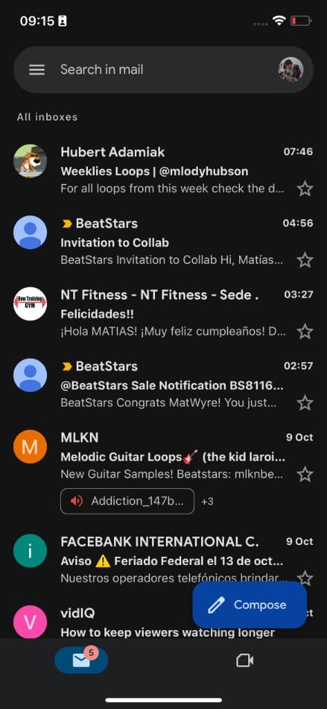 Captura de Gmail con invitaciones a colaborar y alertas de venta de BeatStars