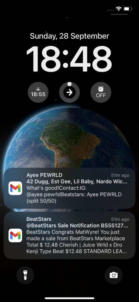 Pantalla de bloqueo con notificaciones de venta y colaboracion en BeatStars