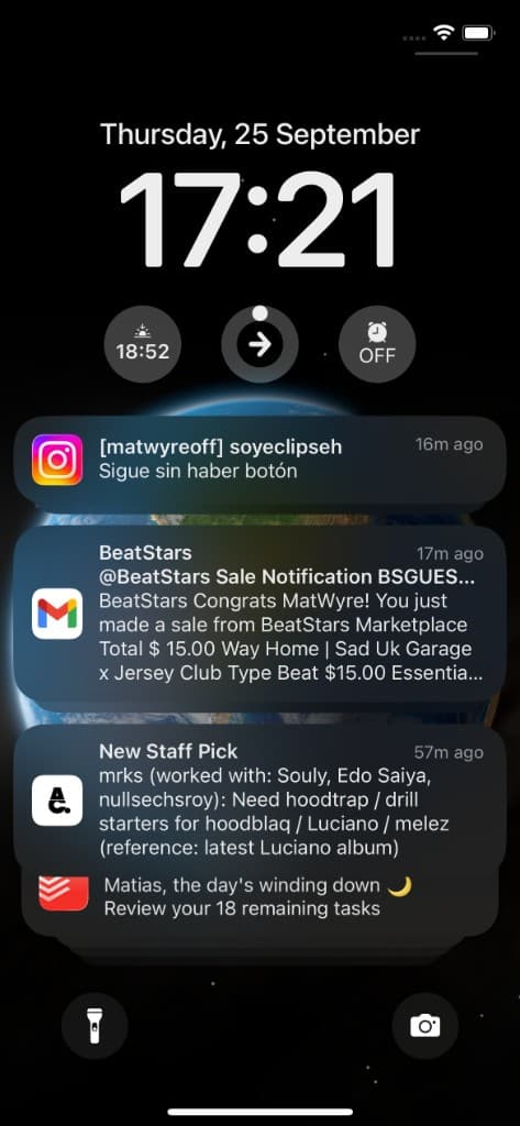 Pantalla de bloqueo con notificaciones de venta BeatStars y actividad de colaboraciones