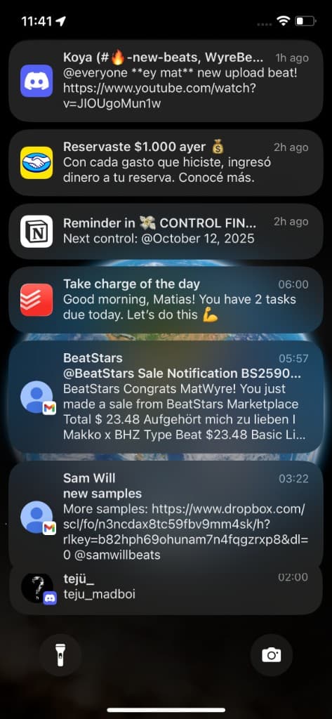 Pantalla de bloqueo con aviso de venta en BeatStars y nueva invitacion de colaboracion